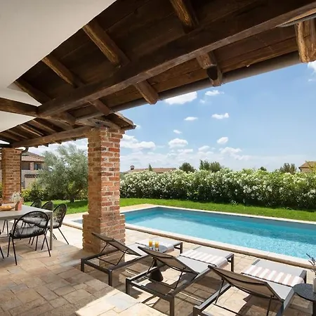 Villa Rustic Ruta With A Pool In Istria Sveti Lovrec Pazenaticki