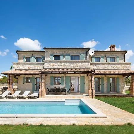 Rustic Ruta With A Pool In Istria *